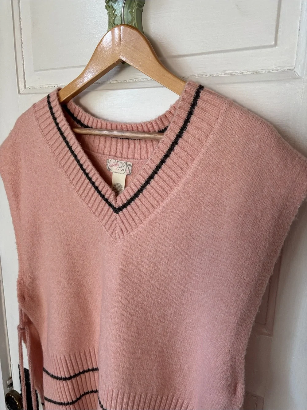 FREE PEOPLE OVERSIZE SWEATER VEST WITH SIDE TIGHT TASSELS